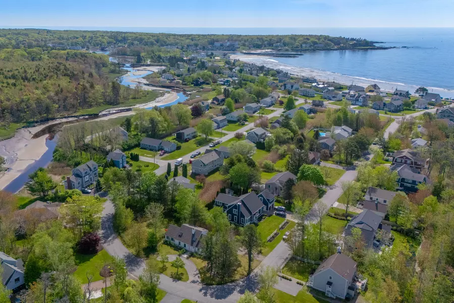 21 Surf LN, Kennebunk, ME 04043