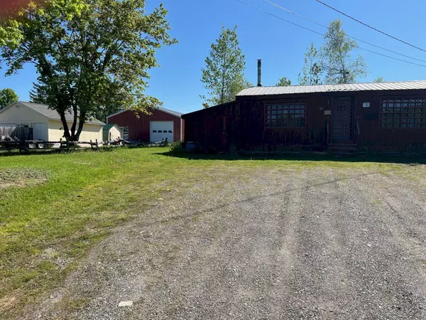 Skowhegan, ME 04976,82 Back RD