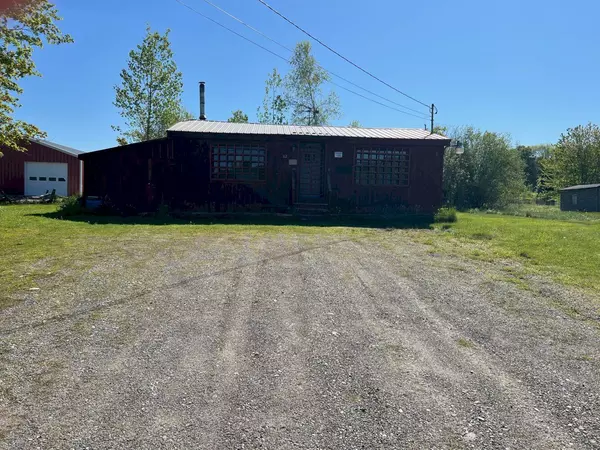 82 Back RD, Skowhegan, ME 04976