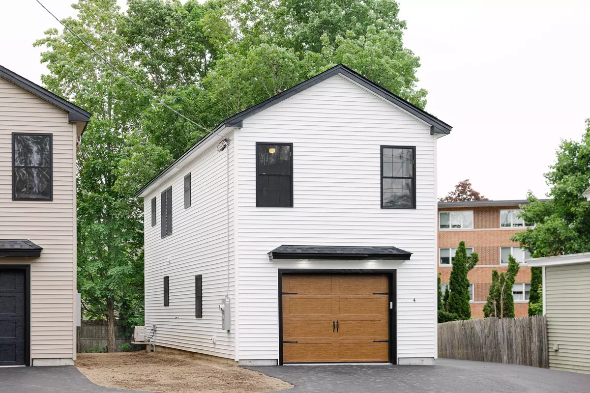 Sanford, ME 04083,4 Kirk ST