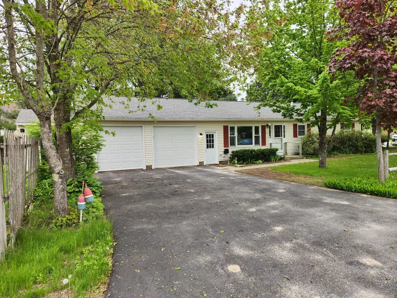 1 Smith AVE, Standish, ME 04085