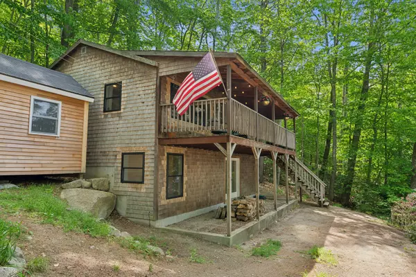 82 Harbor RD, Naples, ME 04055