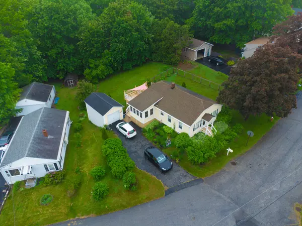 32 Irwin ST, Lewiston, ME 04240
