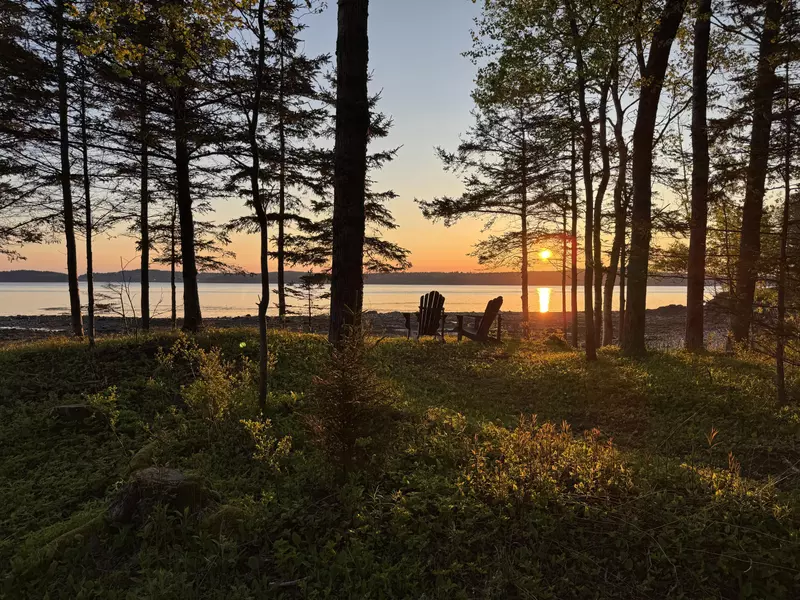 21 Indian RD, Eastport, ME 04631