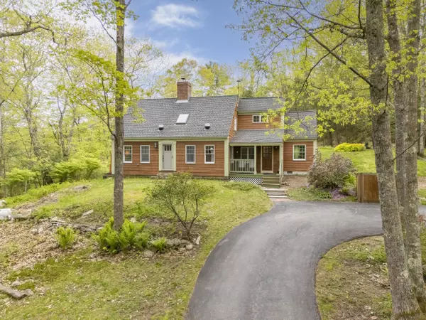 Freeport, ME 04032,8 Carriage RD