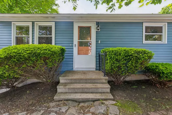 Portland, ME 04103,11 Meadow LN