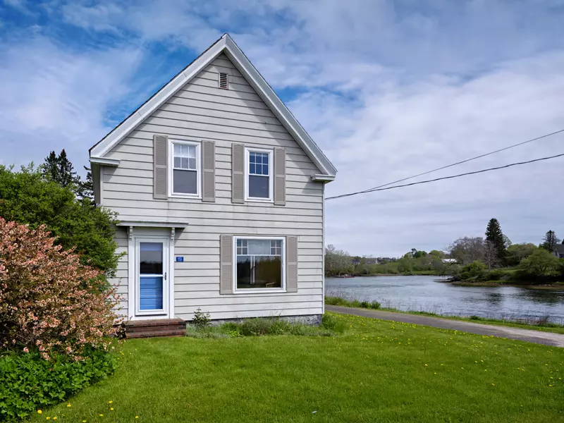 19 Spruce Head RD, South Thomaston, ME 04858