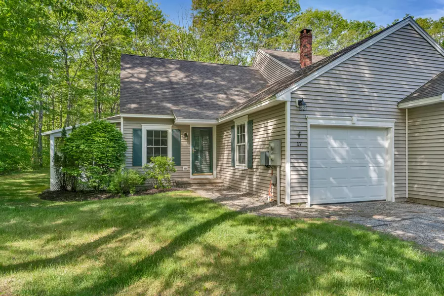 17 Garnet DR #17, Topsham, ME 04086
