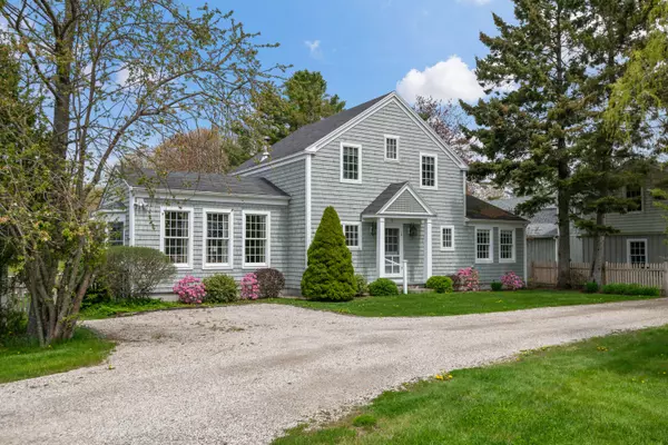 5 Webster LN, Yarmouth, ME 04096