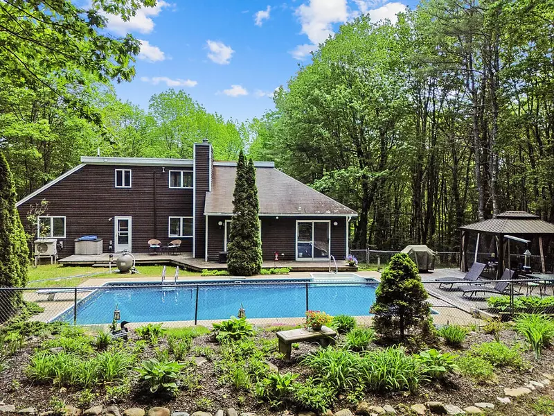 363 Winthrop Center RD, Winthrop, ME 04364