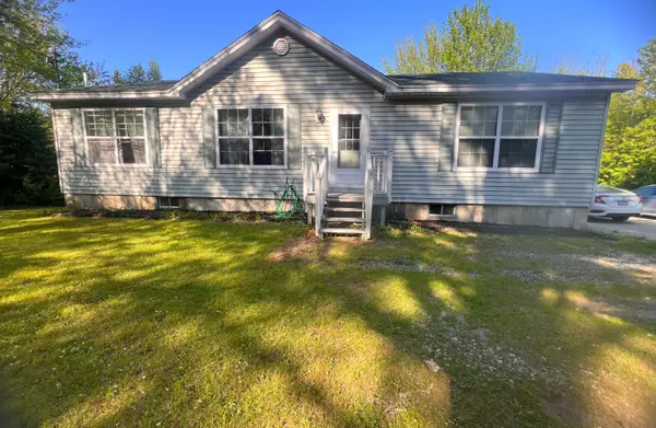 24 Forest LN, Trenton, ME 04605