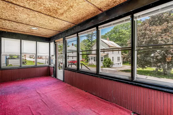 Limerick, ME 04048,27 Maple ST