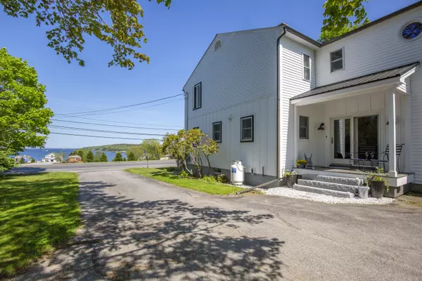 93 Ingraham DR, Owls Head, ME 04854