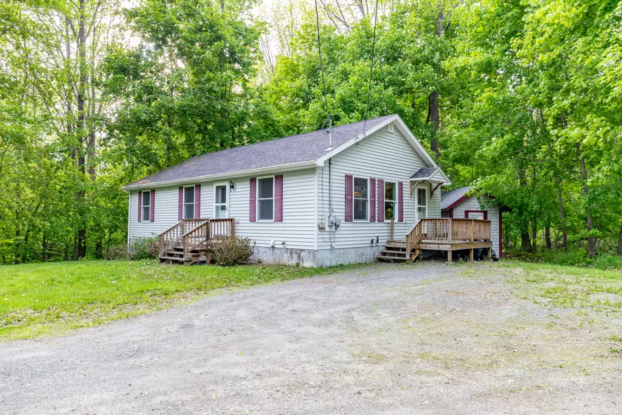 14 Carter LN, Brewer, ME 04412