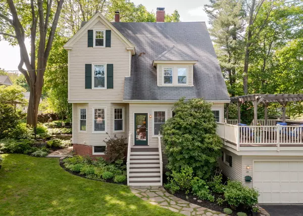 29 Woodland RD, Cape Elizabeth, ME 04107