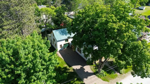 Newport, ME 04953,12 Park AVE