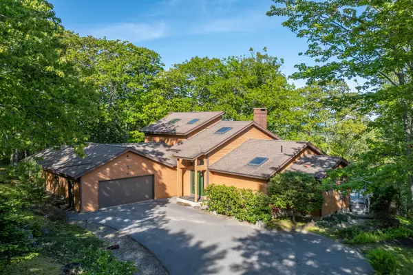 5 Spring Mountain DR, Rockport, ME 04856