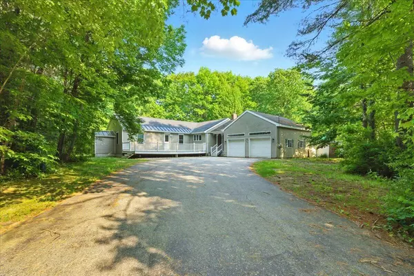 14 Goshen LN, New Gloucester, ME 04260