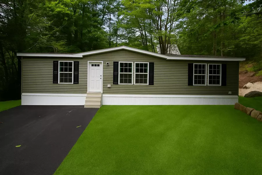 33 Lois LN, Naples, ME 04055