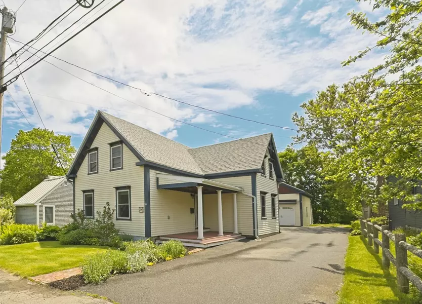 34 Holmes ST, Rockland, ME 04841