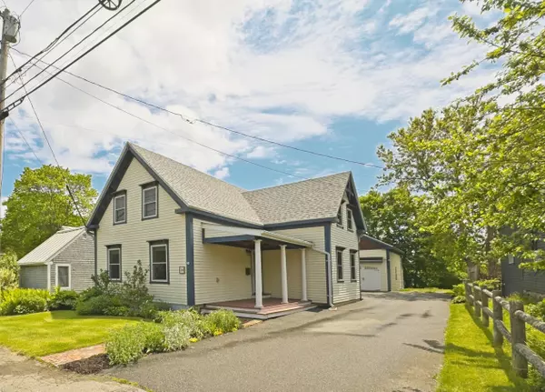 34 Holmes ST, Rockland, ME 04841
