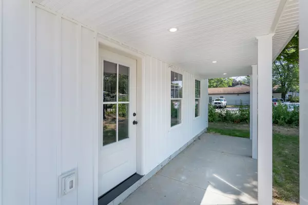 Lisbon, ME 04250,11 Spring ST