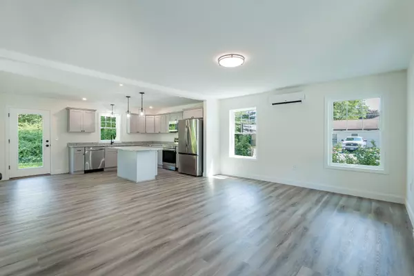 Lisbon, ME 04250,11 Spring ST