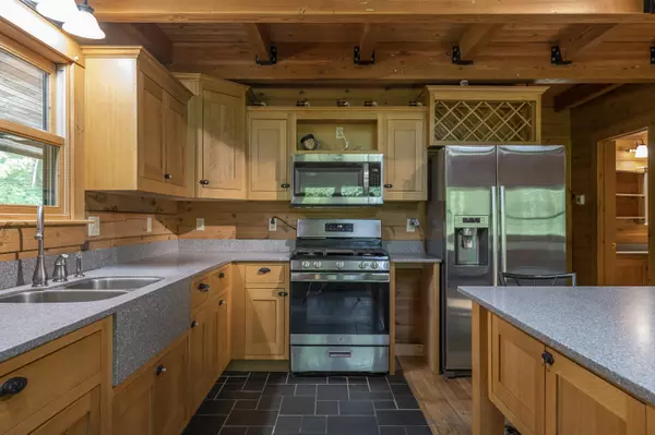 Topsham, ME 04086,7 Babe's PL