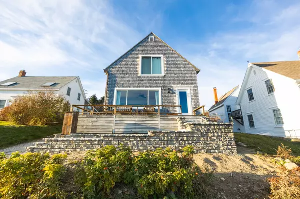 Castine, ME 04421,86 Water ST