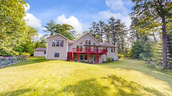 15 High Pine LN, Gardiner, ME 04345