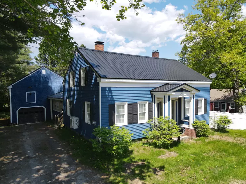 37 Enfield RD, Lincoln, ME 04457