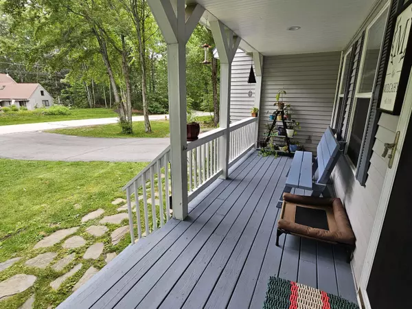 Standish, ME 04084,33 Oak Ridge DR