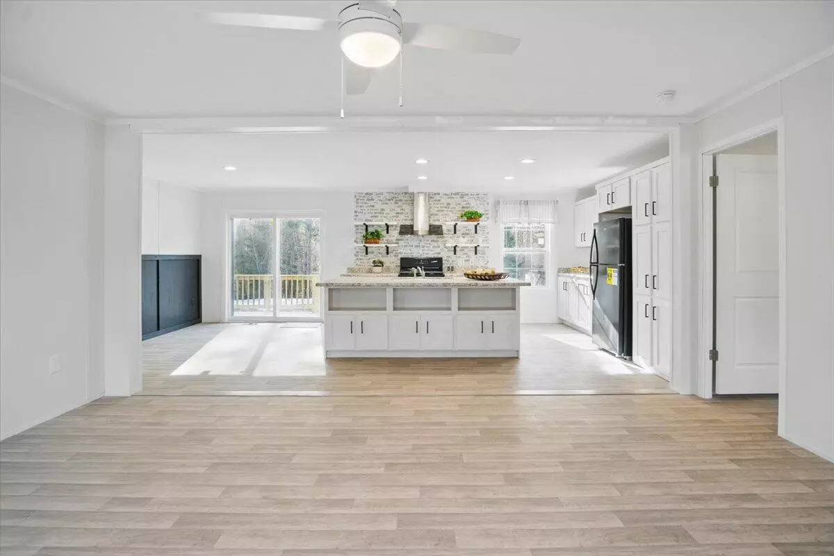 Leeds, ME 04263,41 Fish ST