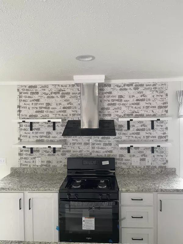 Leeds, ME 04263,41 Fish ST