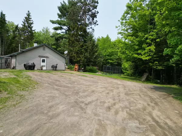 Springfield, ME 04487,21 Bearadise LN