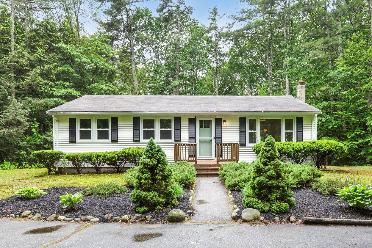 70 Whitten RD, Kennebunk, ME 04043