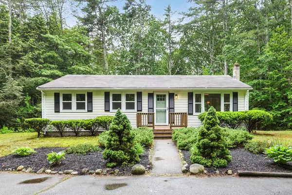 70 Whitten RD, Kennebunk, ME 04043