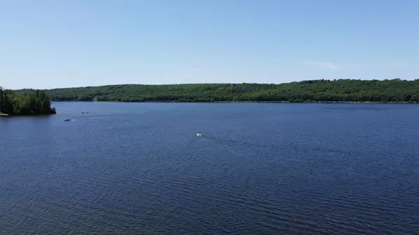 Winthrop, ME 04364,464-467 Memorial DR