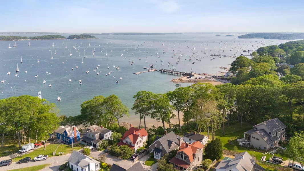 29 Casco TER, Falmouth, ME 04105