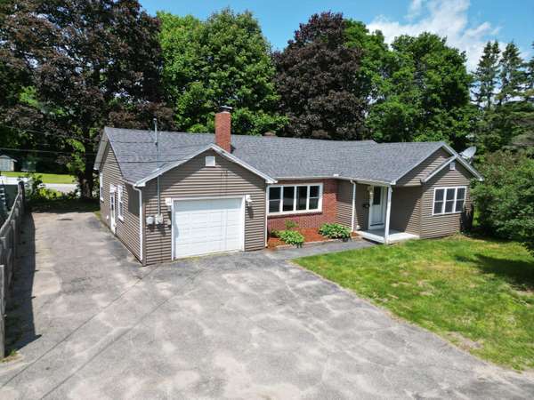 25 Ariel ST, Lincoln, ME 04457