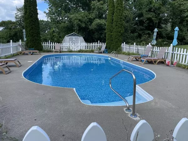 Damariscotta, ME 04543,574 Main ST #99