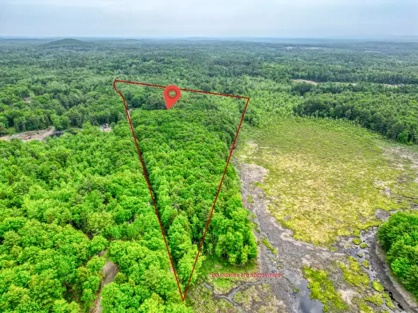 103 Clark LN, Whitefield, ME 04353