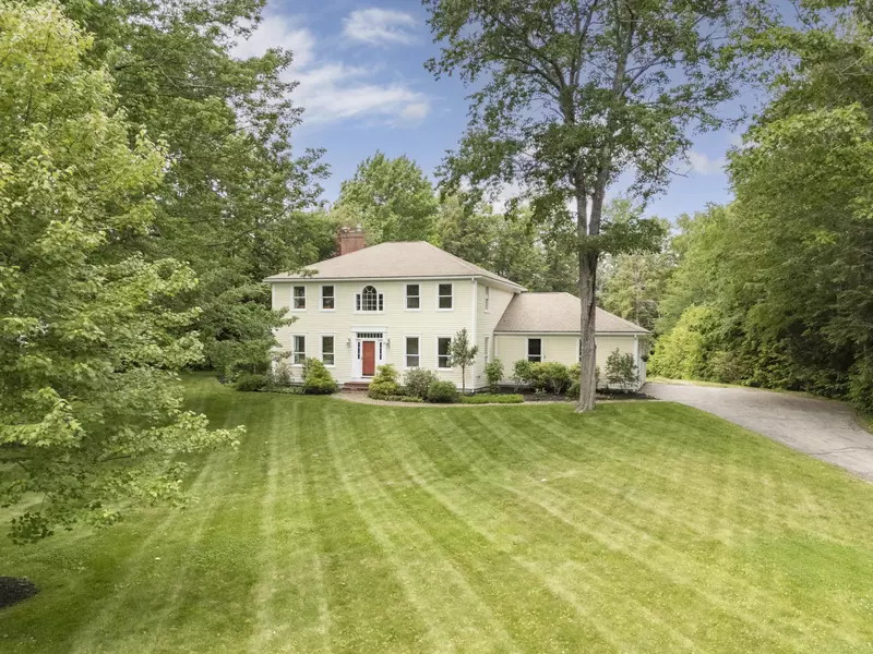 9 Hemlock DR, Cumberland, ME 04021