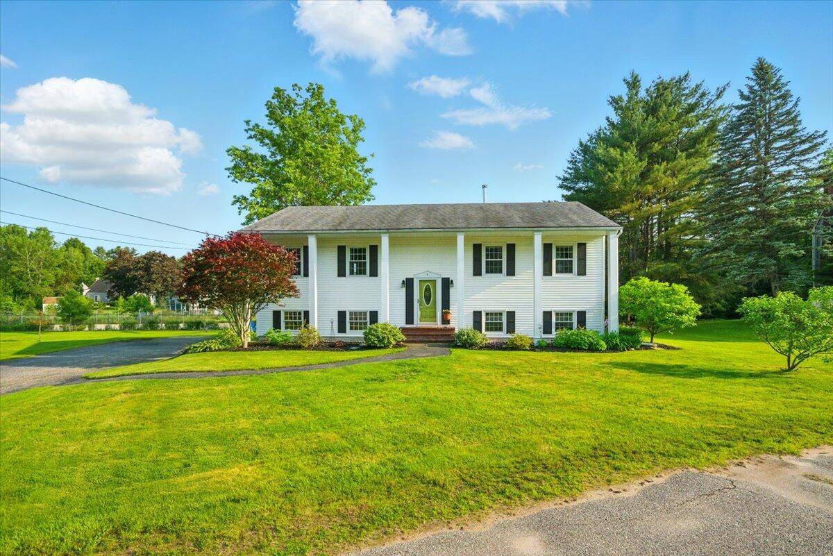 4 Hawthorne PL, Lewiston, ME 04240