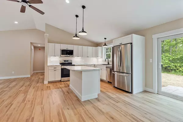 Vassalboro, ME 04989,12 Twin Oaks LN