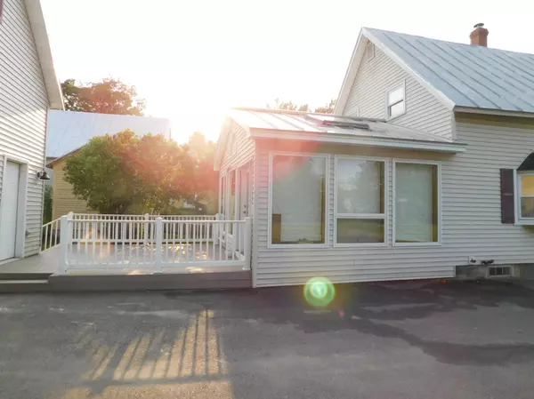 Norridgewock, ME 04957,27 Main ST