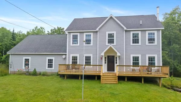 32 Nickerson RD, Searsport, ME 04974