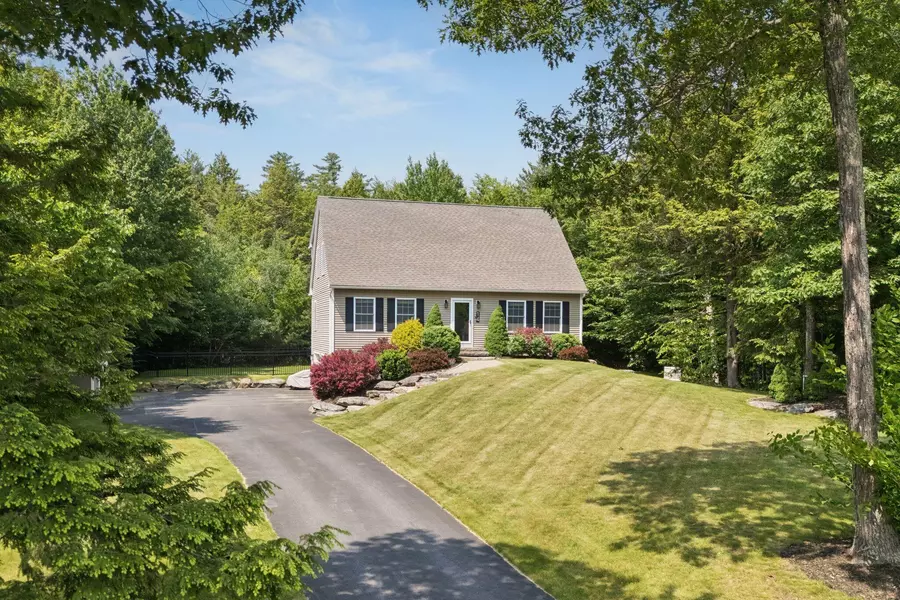 14 Jordan CIR, Gray, ME 04039