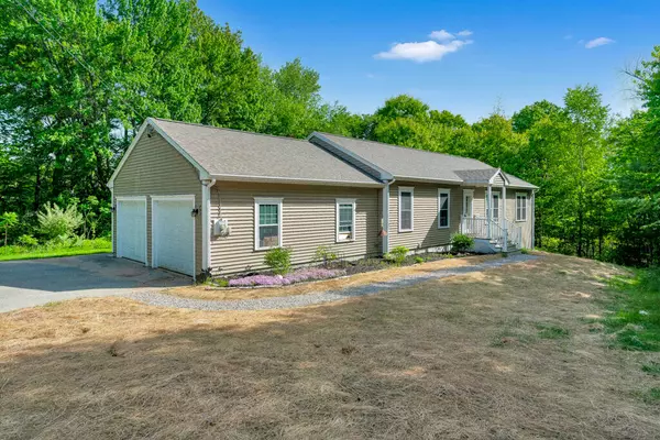 22 Gladys DR, Oxford, ME 04270