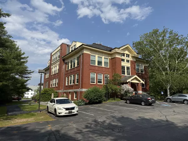 245 Broadway #106, South Portland, ME 04106